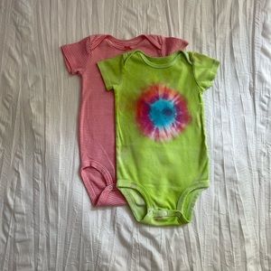 Carter’s Lot of 2 Short Sleeve Onesies, Size 12 Months